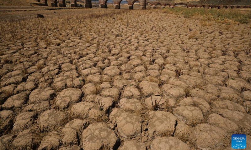 Photo taken on Aug. 15, 2022 shows a view of Cijara reservoir in Extremadura, Spain. Spain continues to suffer from one of the hottest and driest summers on record, after the highest temperatures ever recorded in July. Lack of rain has left water volumes in its reservoirs at less than 40 percent of their storage capacities -- 20 percent below the average level for this time of the year.(Photo: Xinhua)