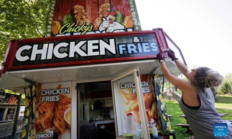 A worker sets up a food truck for the Pacific National Exhibition Fair in Vancouver, British Columbia, Canada, on Aug. 18, 2022. The Pacific National Exhibition (PNE) Fair will be held from Aug. 20 to Sept. 5.(Photo: Xinhua)