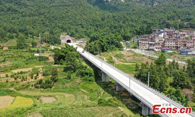 The Jiuwandashan No. 4 tunnel on Guiyang-Nanning high speed railway is drilled though in Hechi City, south China's Guangxi Zhuang Autonomous Region, Aug. 17, 2022. (Photo: China News Service/Wang Yizhao)
