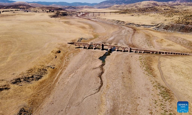 Photo taken on Aug. 15, 2022 shows a view of Cijara reservoir in Extremadura, Spain. Spain continues to suffer from one of the hottest and driest summers on record, after the highest temperatures ever recorded in July. Lack of rain has left water volumes in its reservoirs at less than 40 percent of their storage capacities -- 20 percent below the average level for this time of the year.(Photo: Xinhua)