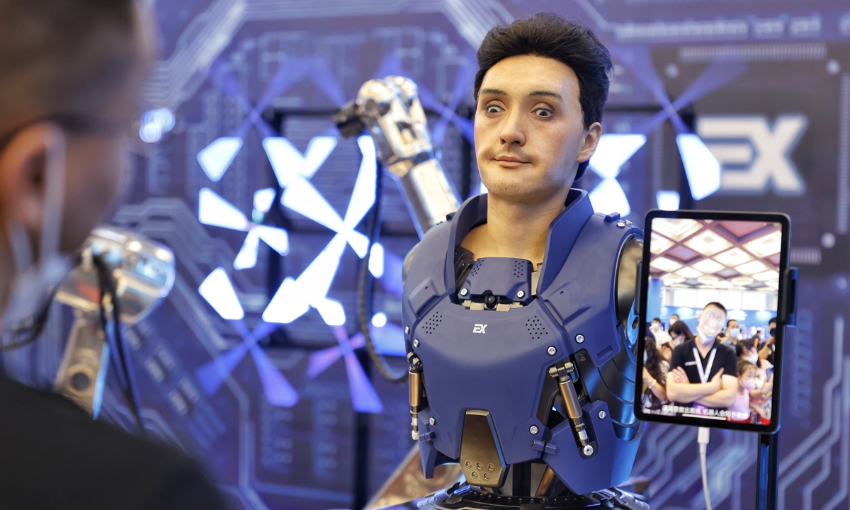 A visitor checks a face-sensing robot at the World Robot Conference 2022 held in Beijing on August 18, 2022. More than 500 robots are being shown at the four-day conference, and over 30 are making their world debuts.  
Photo: Li Hao/Global Times