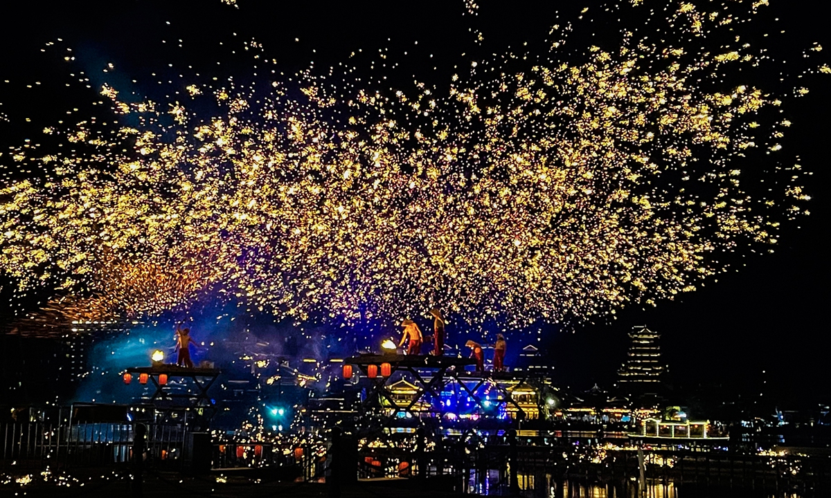 Performers play the iron throwing show, an intangible cultural heritage with a history of 1,000 years, in Changsha, Central China’s Hunan Province on August 28, 2022. The iron tree at 1,500 C is full of “silver flowers” as if the sky stars are dazzling. Photo: IC