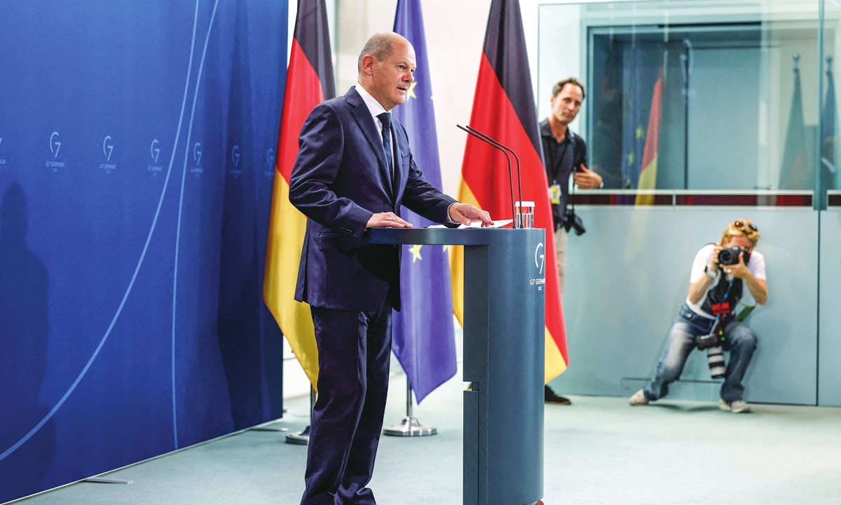 German Chancellor Olaf Scholz gives a statement to comment on a planned gas levy, on August 18, 2022 at the Chancellery in Berlin. Germany will temporarily lower taxes on natural gas to ease the pressures on people struggling with soaring energy costs fueled by the Russia-Ukraine crisis, Scholz said. Photo: AFP