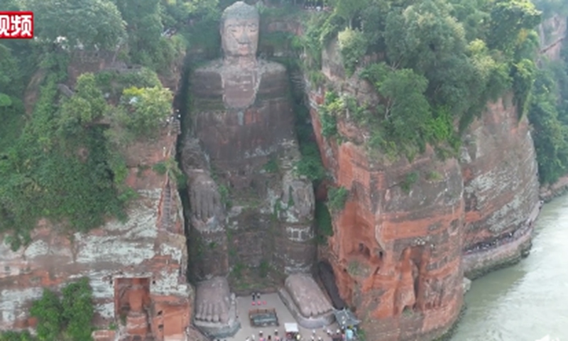 Leshan Grand Buddha shows its whole body due to the drought. Screenshot of china.news.com