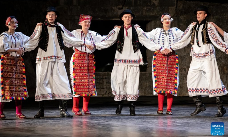 Photo taken on Aug. 19, 2022 shows the traditional folk dancing during the 73rd Dubrovnik Summer Festival in Dubrovnik, Croatia.Photo:Xinhua