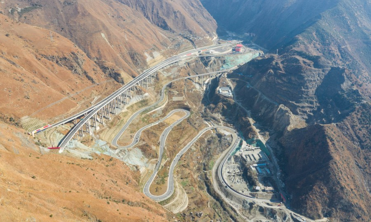 Aerial photo taken on Dec. 30, 2018 shows a section of the Ya'an-Kangding expressway in southwest China's Sichuan Province. Photo:Xinhua