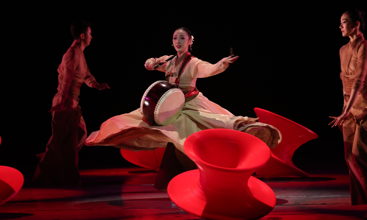 The performance of <em>Seven</em> Photo: Courtesy of China Ethnic Song and Dance Ensemble