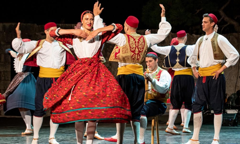 Photo taken on Aug. 19, 2022 shows the traditional folk dancing during the 73rd Dubrovnik Summer Festival in Dubrovnik, Croatia.Photo:Xinhua
