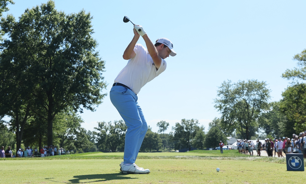 Patrick Cantlay of the US plays his shot from the 11th tee during the third round of the BMW Championship at Wilmington Country Club in Wilmington, the US on August 20, 2022. Photo: AFP