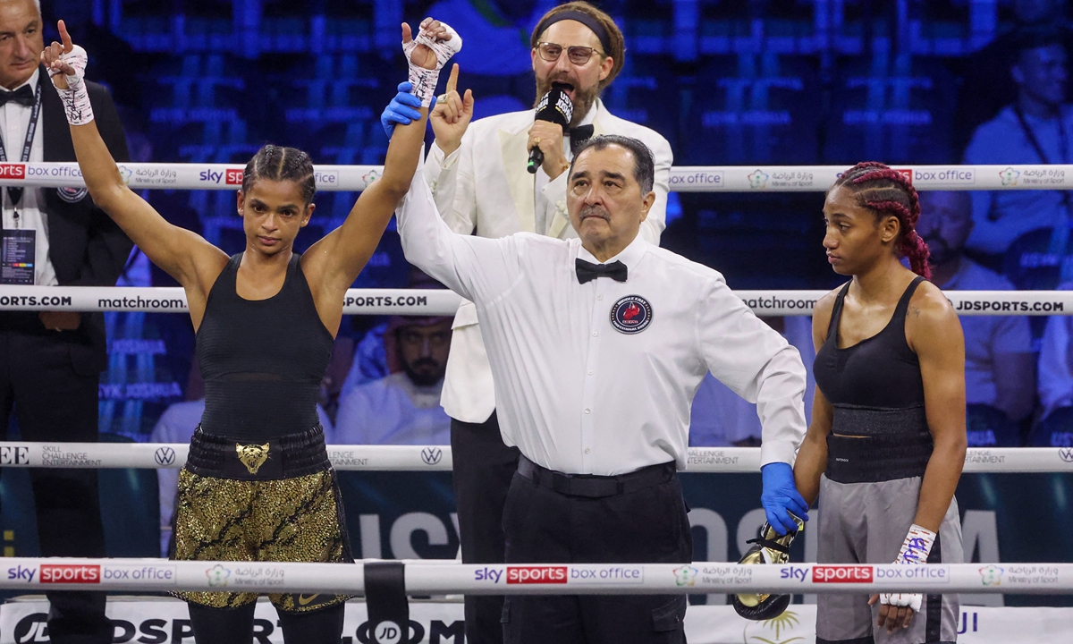 Ramla Ali (first left) celebrates after winning a boxing match in Jeddah, Saudi Arabia on August 20, 2022. Photo: AFP