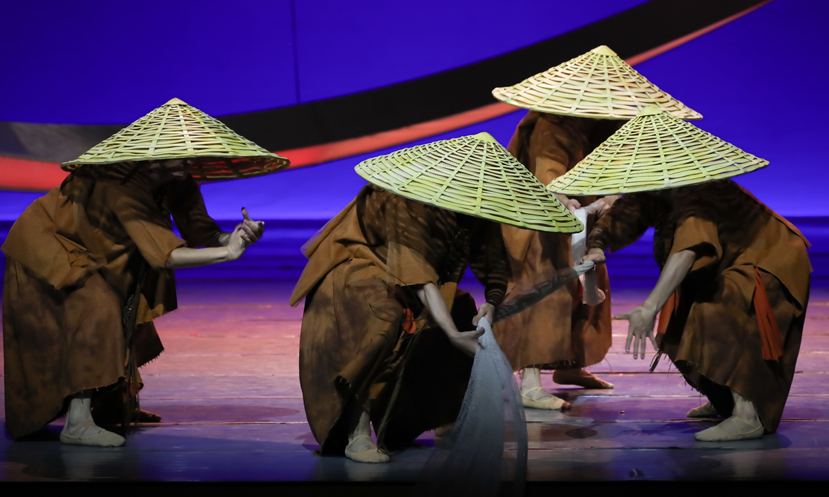 The performance of <em>Seven</em> Photo: Courtesy of China Ethnic Song and Dance Ensemble