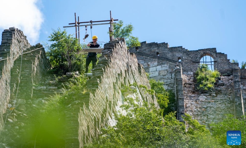 A worker is seen at the west part of the Jiankou section of the Great Wall in Beijing, capital of China, Aug. 16, 2022.Photo:Xinhua