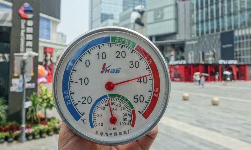 The temperature in Chengdu, Sichuan Province reaches nearly 40 C on August 19, 2022. Photo: VCG