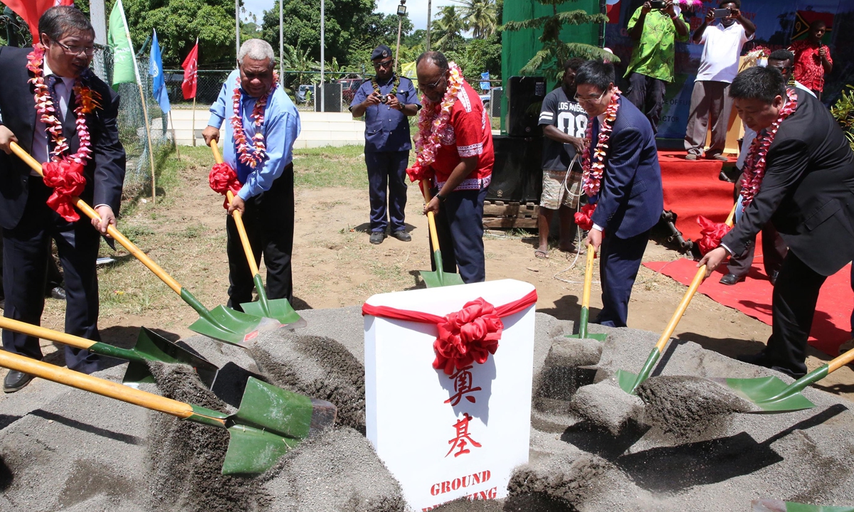 Chinese and Vanuatu officials lay the foundation stone for the largest road project undertaken by a Chinese company in Vanuatu. Photo: cnsphoto