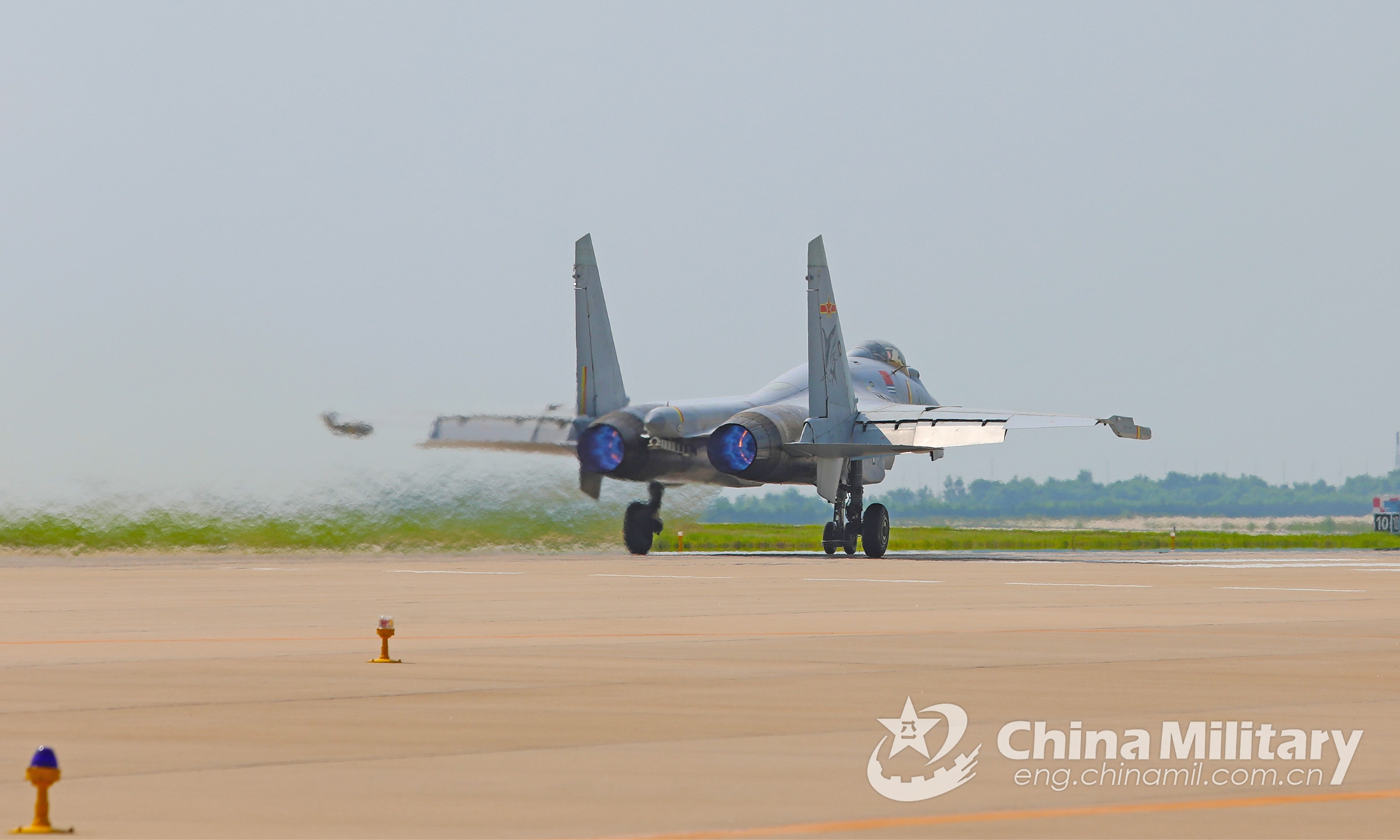 A fighter jet attached to a training base under the PLA Naval Aviation University taxies on the runway for flight training on August 6, 2022.Photo:eng.chinamil.com.cn