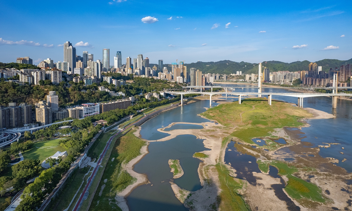 The Jialing River shows part of its riverbed at the Chongqing section due to severe drought on August 17, 2022. Photo: VCG