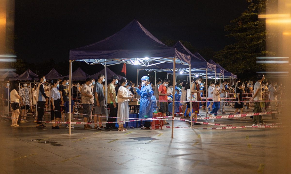 Residents line up to take nucleic acid tests in Guangzhou, South China's Guangdong Province, on August 6, 2022. Photo: IC