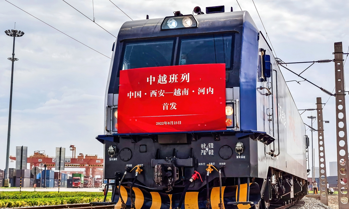 A freight train carrying 41 containers of asbestos departs from Xi'an, Northwest China's Shaanxi Province on August 23, 2022, and heading for Hanoi, the capital of Vietnam. It is the first China-Vietnam freight train to depart from Shaanxi, adding a new route to the transportation hub. Photo: IC