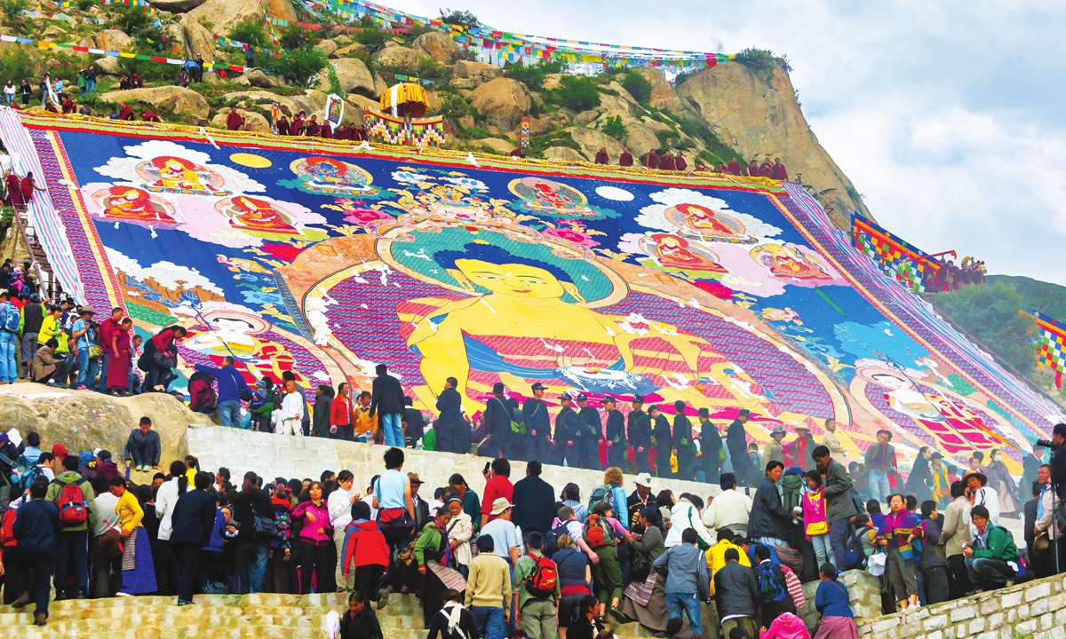 People attend the Shoton Festival in Lhasa, Xizang Autonomous Region. Photo: IC