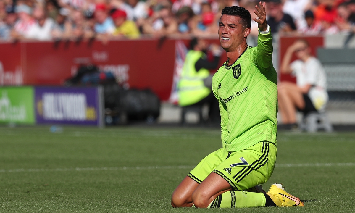 Cristiano Ronaldo of Manchester United reacts during the Premier League match between Brentford FC and Manchester United at Brentford Community Stadium in Brentford, the UK on August 13, 2022. Photo: VCG