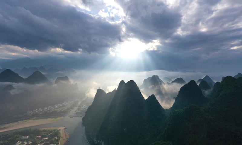Aerial photo taken on Aug. 25, 2022 shows the scenery at Xingping Town in Yangshuo County of Guilin, south China's Guangxi Zhuang Autonomous Region.(Photo: Xinhua)