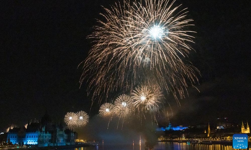 Fireworks explode to celebrate the Hungarian national holiday in Budapest, Hungary, Aug. 27, 2022.Photo:Xinhua
