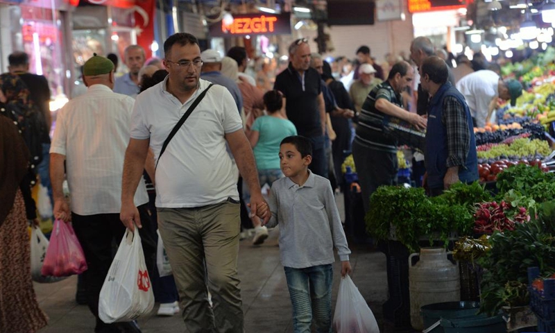 People shop at a market in Ankara, Türkiye, on Aug. 25, 2022.Photo:Xinhua
