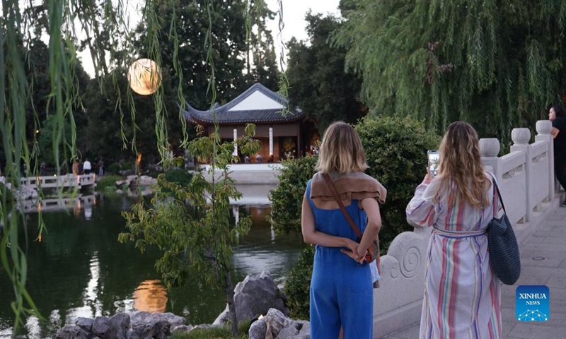 A visitor takes photos during a celebration for the traditional Chinese Mid-Autumn Festival in the Huntington Library in Los Angeles, the United States on Aug 27, 2022.Photo:Xinhua