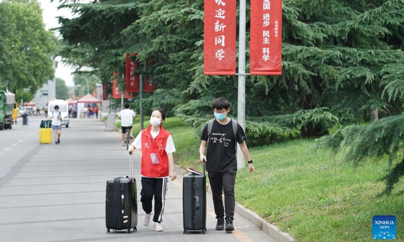 A freshman (R) walks on the campus of Peking University in Beijing, capital of China, on Aug. 28, 2022.Photo:Xinhua