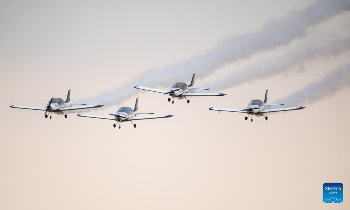 A fleet of fixed-wing aircraft fly during an air show, which is a part of the 2022 Hunan (International) General Aviation Industry Expo, at the Lusong Airport of Zhuzhou City, central China's Hunan Province, Sep 1, 2022. Photo:Xinhua