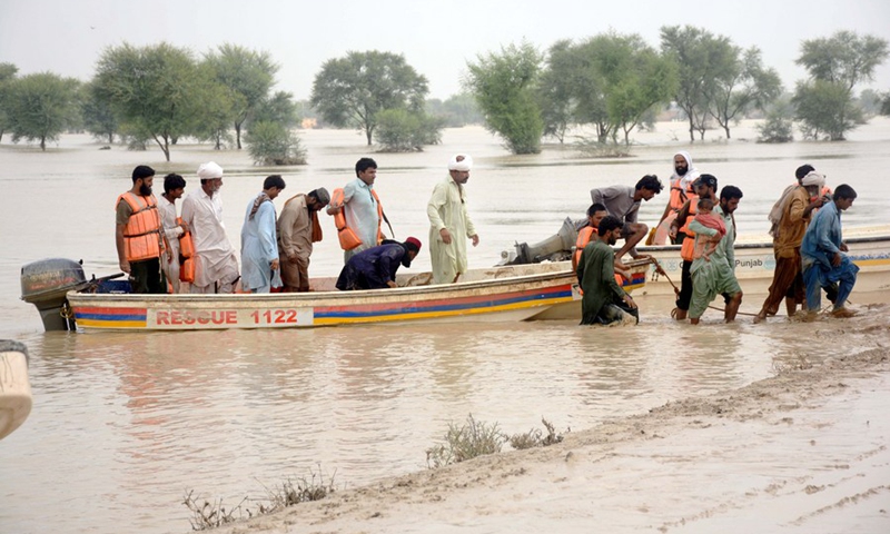 Rescuers evacuate people from a flood-hit area in Rajanpur district of Pakistan's Punjab province on Aug. 27, 2022.(Photo: Xinhua)
