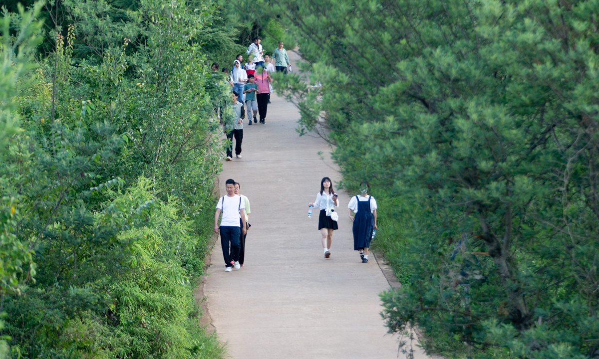 Outdoor sports enthusiasts enjoy climbing on Changchong Mountain, a paradise in Kunming, Southwest China's Yunnan Province on August 29, 2022. Photo: IC