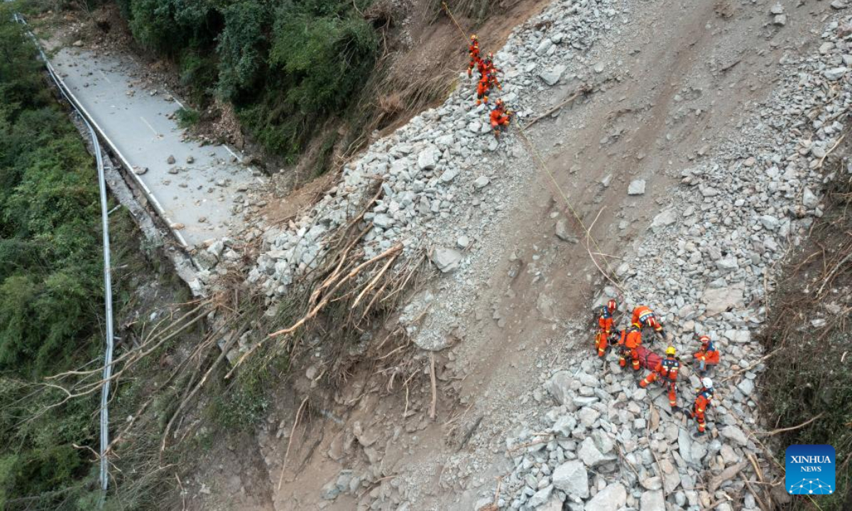 Rescuers transfer an earthquake-affected person near Moxi Town of Luding County, southwest China's Sichuan Province, Sep 7, 2022. Photo:Xinhua