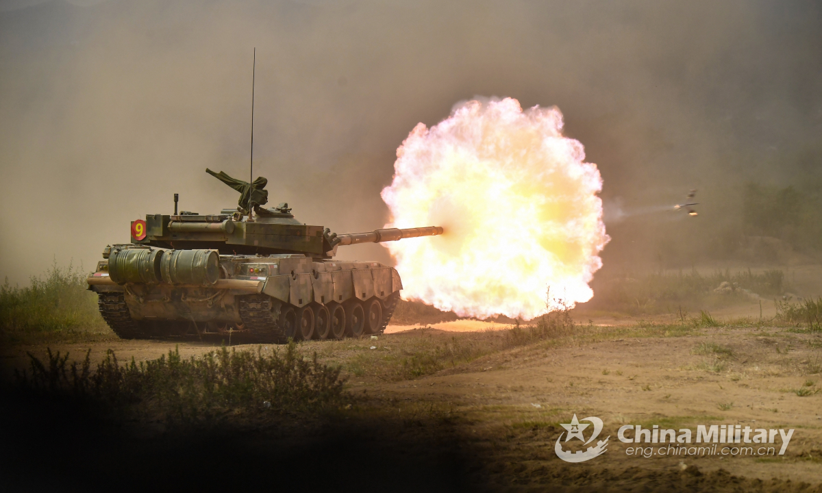 A tank attached to a combined-arms brigade with the PLA Army fires during a comprehensive live-fire exercise on August 20, 2022. Photo:China Military