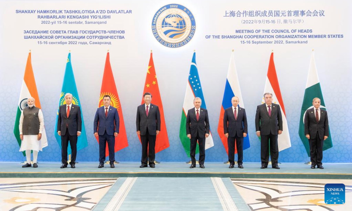Chinese President Xi Jinping poses for a group photo with other leaders of the Shanghai Cooperation Organization (SCO) member states before the restricted session of the 22nd meeting of the Council of Heads of State of the SCO at the International Conference Center in Samarkand, Uzbekistan, Sep 16, 2022. Xi attended the restricted session on Friday. Photo:Xinhua