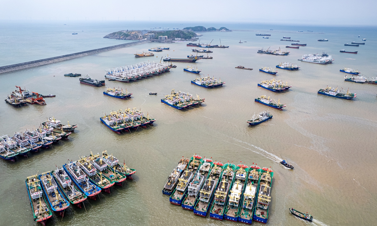Fishing boats sail into a fishing port in Wenling, East China's Zhejiang Province on August 31, 2022 to avoid Typhoon Hinnamnor, which is predicted to influence China's East Sea from September 1. Photo: CFP