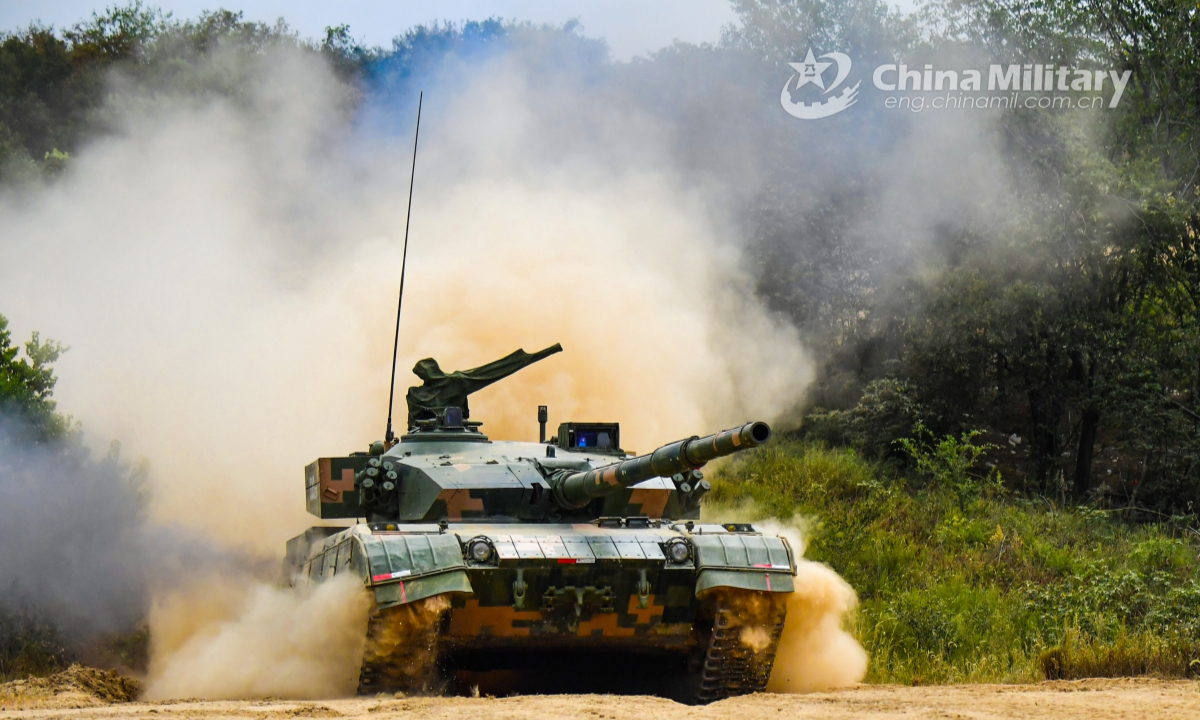 A tank attached to a combined-arms brigade with the PLA Army fires during a comprehensive live-fire exercise on August 20, 2022. Photo:China Military