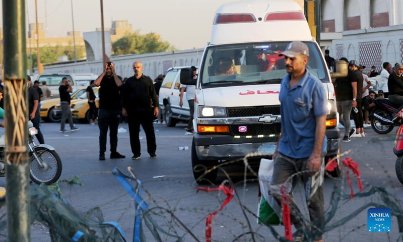 An ambulance transports injured protesters in Baghdad, Iraq, on Aug. 29, 2022. Thousands of powerful Shiite cleric Moqtada al-Sadr's supporters stormed major Iraqi government buildings in Baghdad, sparking clashes that left at least 12 people killed and dozens wounded late on Monday.(Photo: Xinhua)