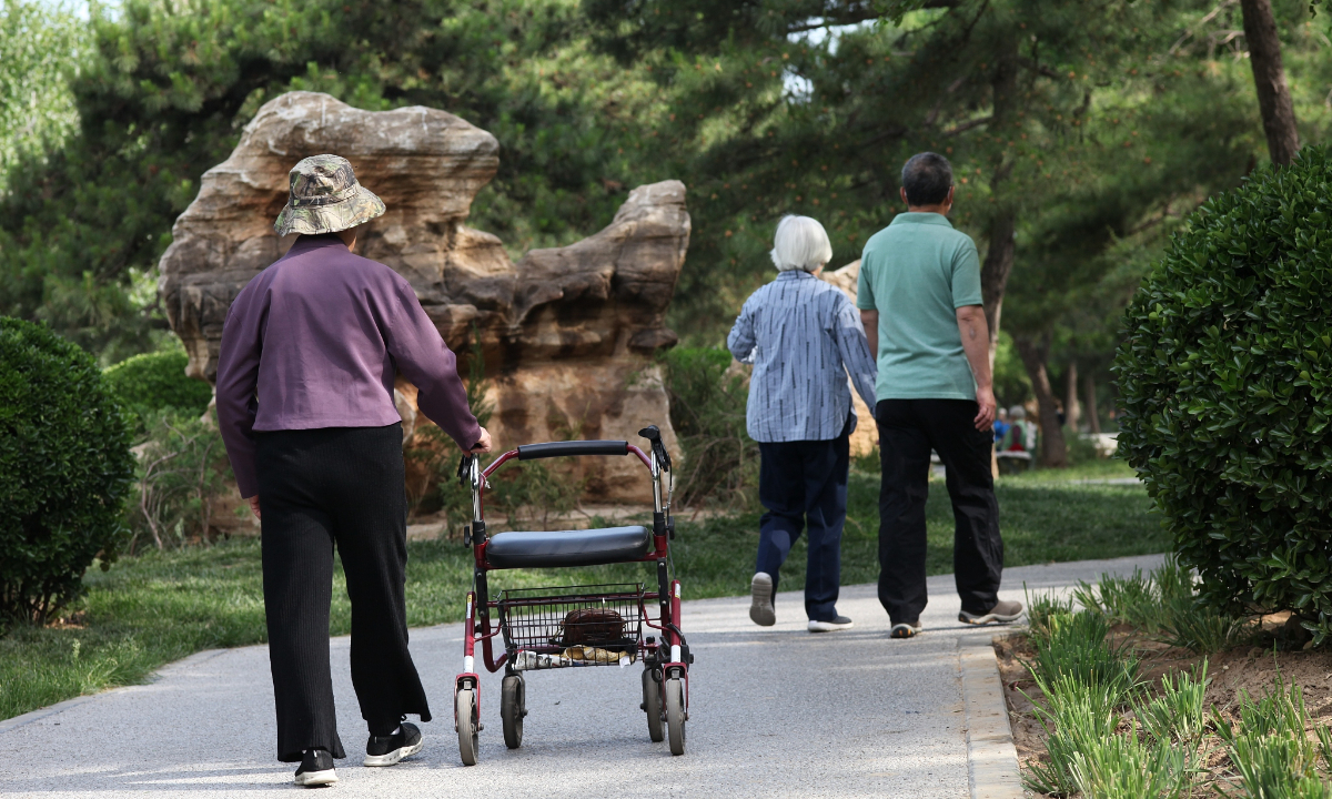 China seeking ways to develop elderly care service industry: Ministry of Civil Affairs