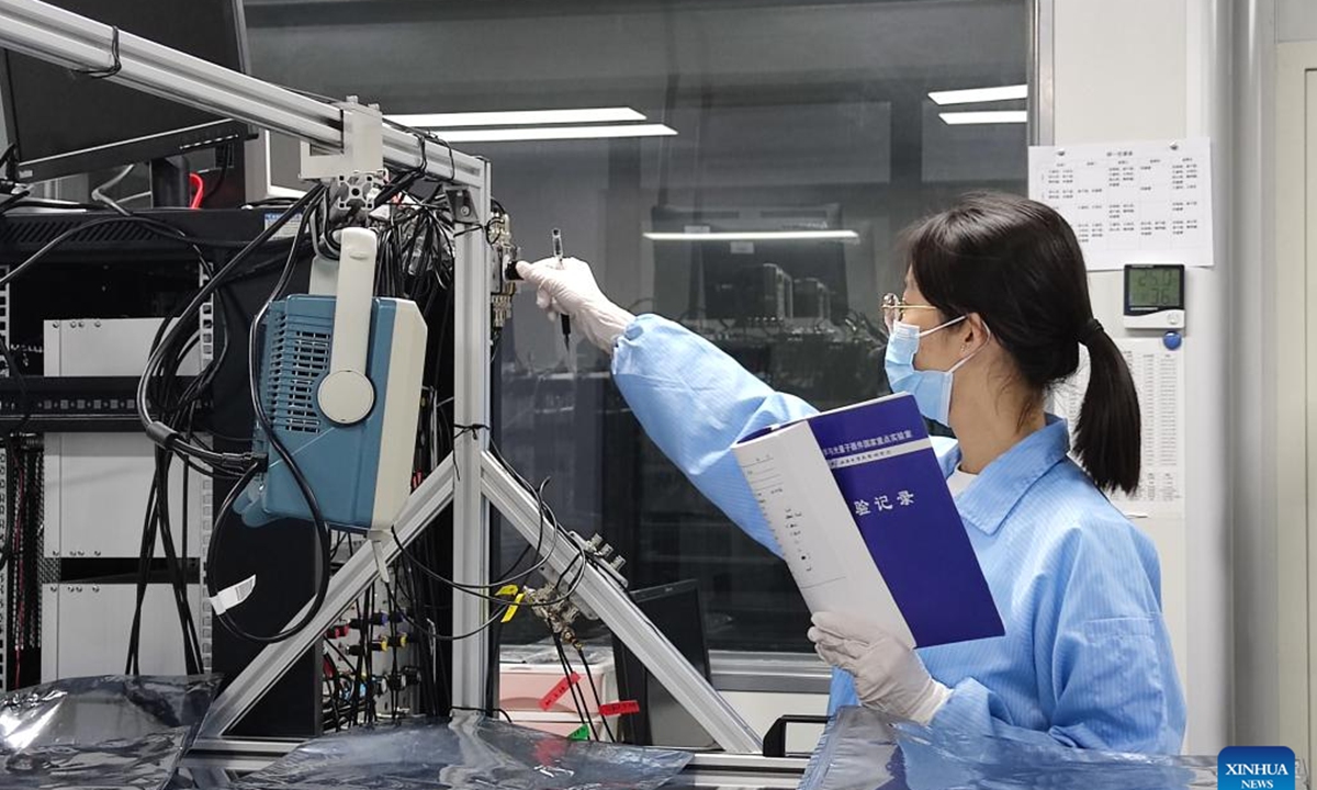 Li Qinghui conducts an experiment at a laboratory in Taiyuan, north China's Shanxi Province, Aug. 27, 2022. During the 2nd China Space Science Assembly, which ended on Aug. 28, scholars in fields such as spacecraft design and earth science delivered speeches encouraging young people to contribute to the country's space exploration endeavors. (Xinhua/Xie Yuan)