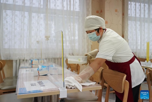 A staff member disinfects a table at a canteen in Zhongguancun No.1 Primary School in Haidian District of Beijing, capital of China, Aug. 29, 2022. Schools in Zhongguancun area of Haidian District have organized staff members to make full preparation for the upcoming new semester. (Xinhua/Ren Chao)


