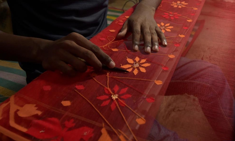 A weaver makes the Jamdani saree on a loom in Narayanganj, Bangladesh, Aug. 24, 2022.(Photo: Xinhua)