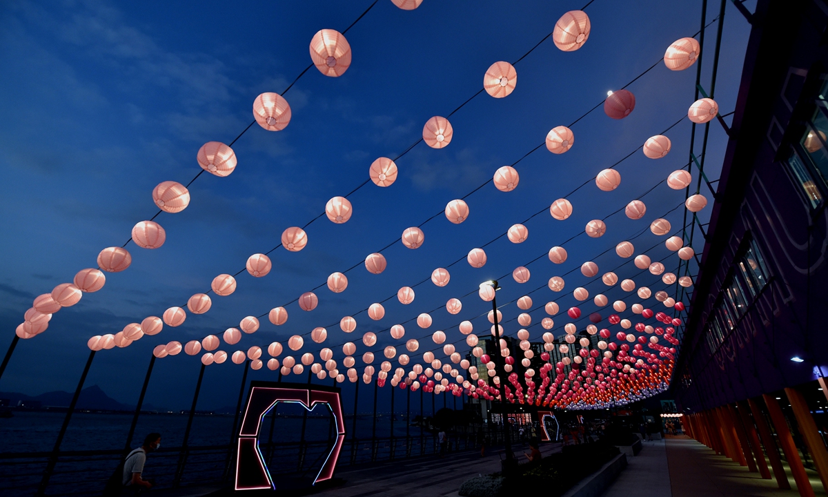 As the Mid-Autumn Festival draws near, a lantern festival featuring 1,000 lanterns - a traditional decoration for the occasion - and a four-meter-high lantern wall is put on display at the Tung Chung Waterfront in the Hong Kong Special Administrative Region on September 4, 2022.  Photo: IC