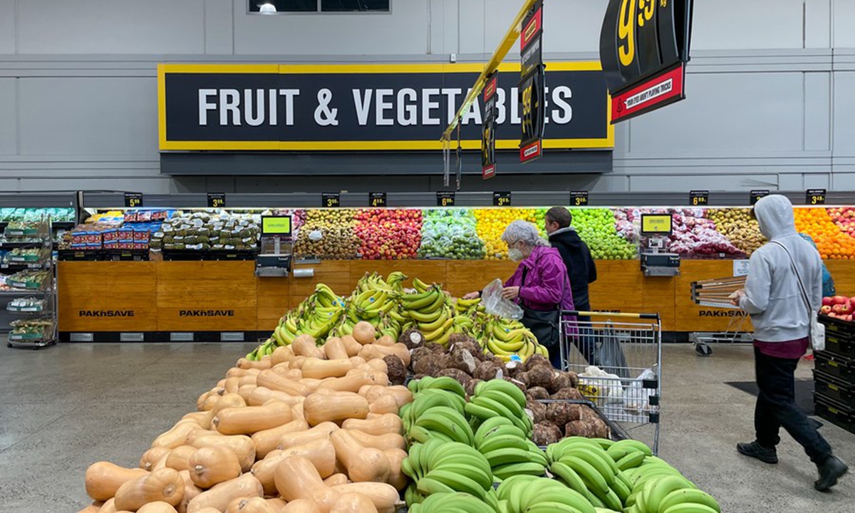 People shop at a supermarket in Wellington, New Zealand, on July 18, 2022. (Xinhua/Guo Lei)