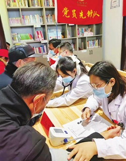 Medical staff from local health authority provides free clinical treatment and consultations for the elderly in Rugao, East China's Jiangsu Province in January 2022. Photo: Courtesy of Rugao health authority