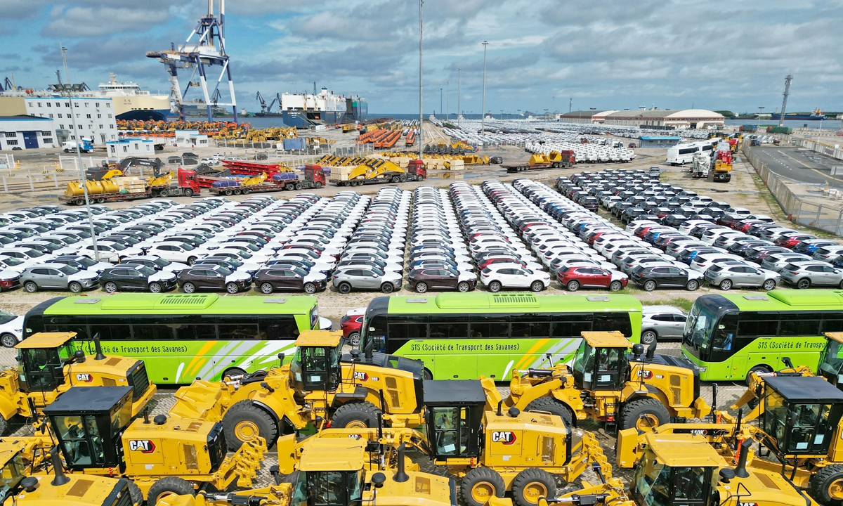 Rows of commercial vehicles including passenger cars and engineering equipment wait to board transport ships bound for export markets in Yantai, East China's Shandong Province on September 4, 2022. As the third largest commercial vehicle exports port in China, Yantai Port handled 252,700 units of cars, up 26 percent year-on-year in the first eight months of 2022. Photo: VCG