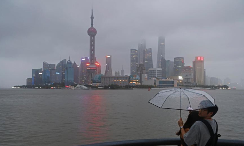 A visitor enjoys the view of Lujiazhui on the Bund in Shanghai, Sept. 4, 2022.Photo:China News Service