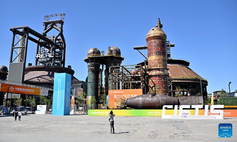 A visitor takes pictures at the Shougang Park during the 2022 China International Fair for Trade in Services (CIFTIS) in Beijing, capital of China, Sept. 5, 2022. The 2022 CIFTIS closed on Monday.(Photo: Xinhua)