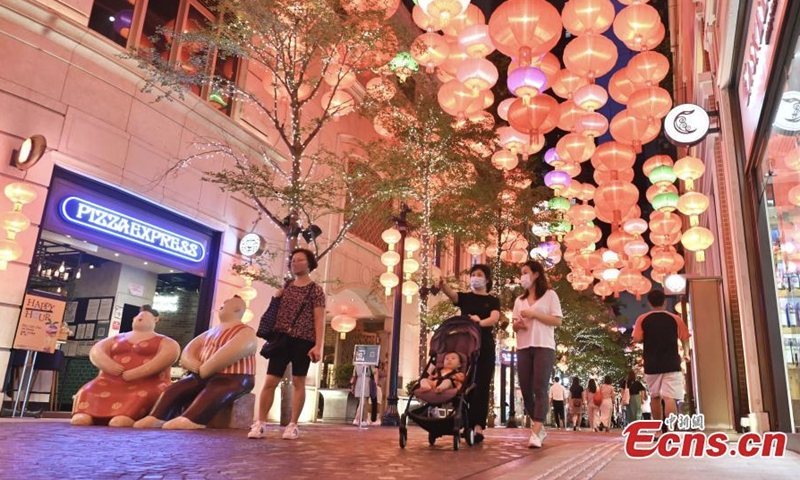 Chinese lanterns adorn the streets in the Hong Kong Special Administrative Region on Sept. 6, 2022 as the Mid-Autumn Festival approaches. (Photo: China News Service/Li Zhihua)