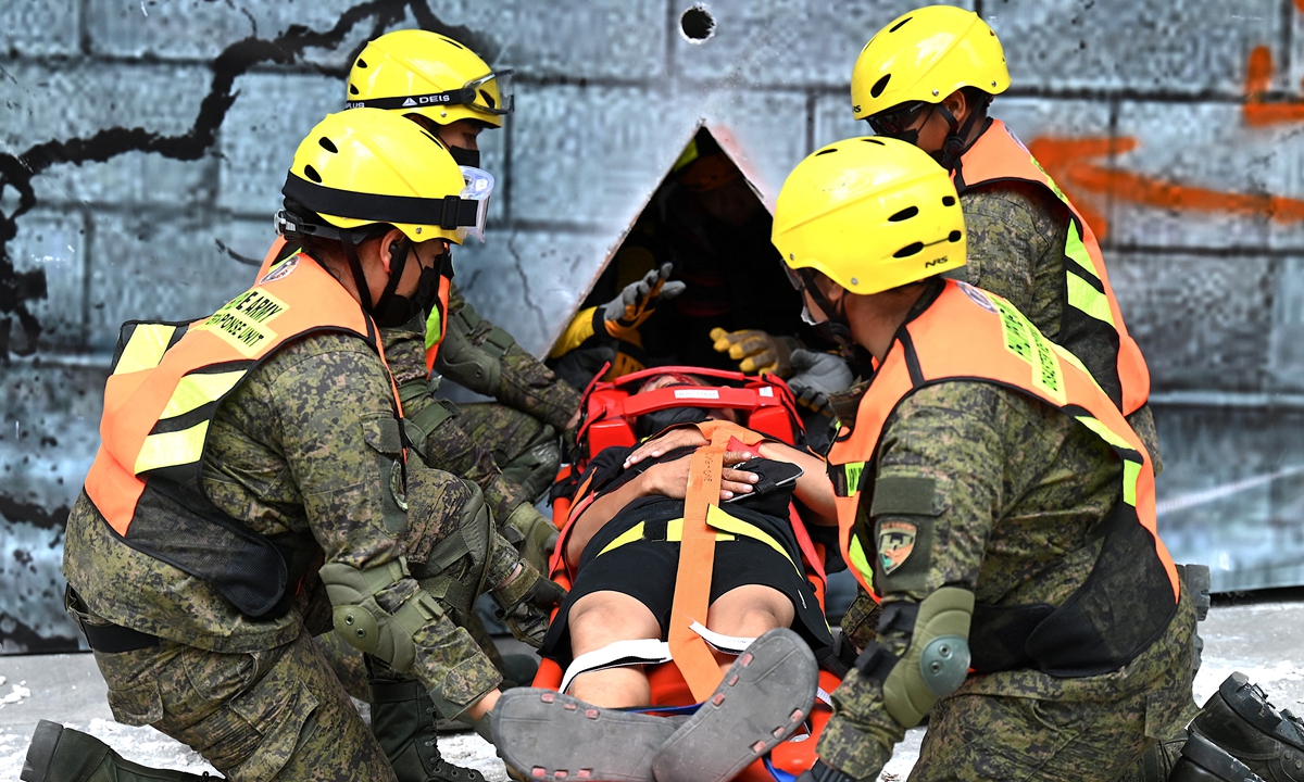 Emergency responders attend to a mock earthquake victim from a collapsed structure during a nationwide earthquake drill in Makati, Metro Manila, the Philippines on September 8, 2022. Photo: AFP